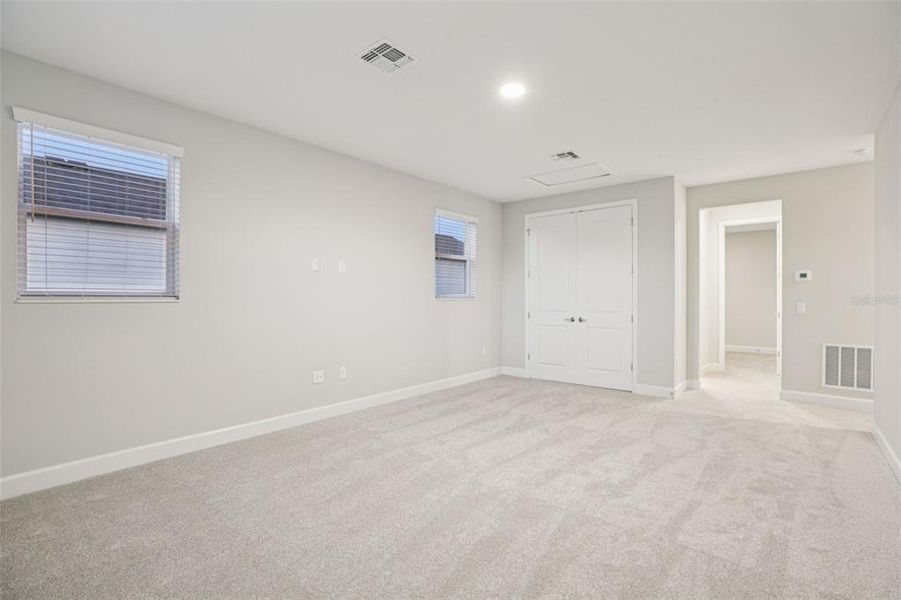 Spacious, unfurnished interior of a new home in Hawk's Overlook, Oviedo (Image 47).