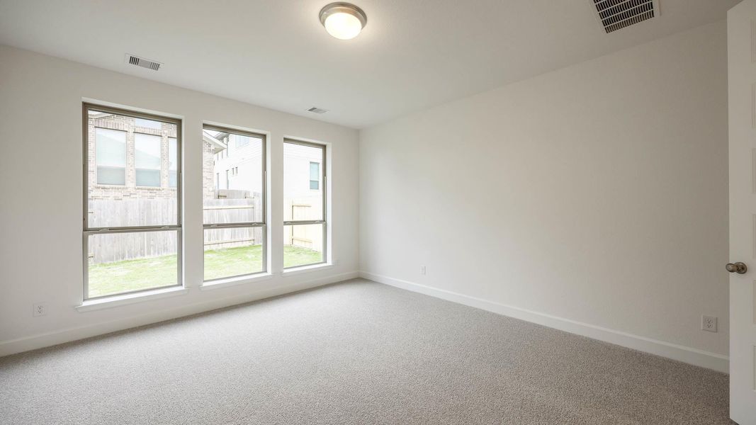 Spacious, unfurnished interior of a new home in Parmer Ranch, Georgetown (Image 14).