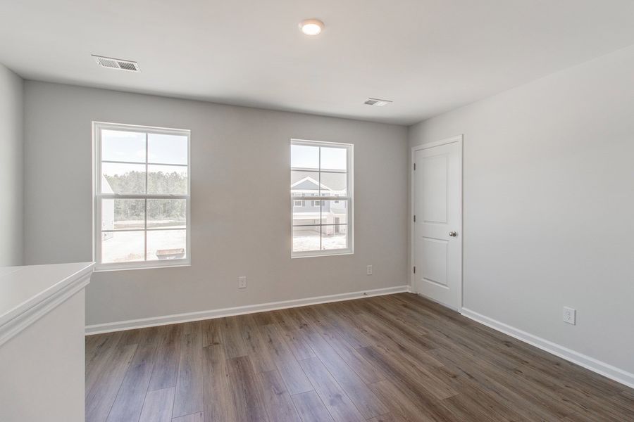 Spacious, unfurnished interior of a new home in Ellington, Elgin (Image 29).
