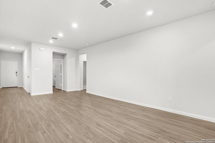 Spacious, unfurnished interior of a new home in Katzer Ranch, Converse (Image 14).