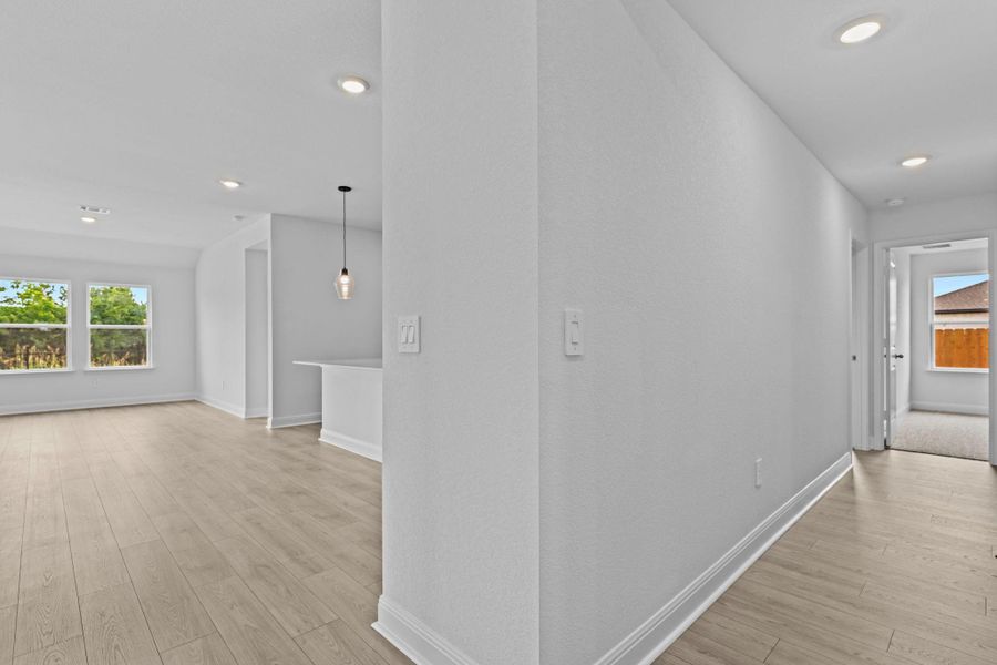 Spacious, unfurnished interior of a new home in Riverview, Georgetown (Image 29).