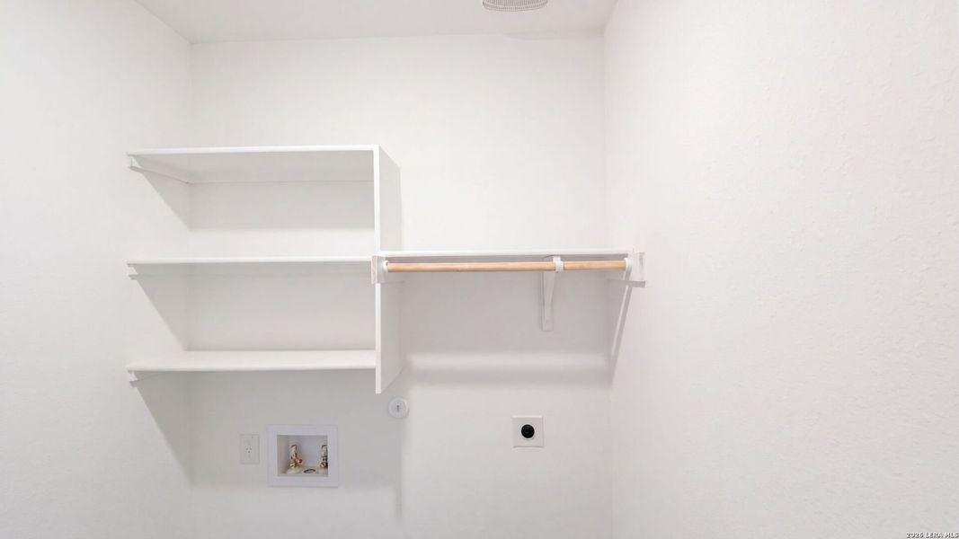 Spacious, unfurnished interior of a new home in Waterwheel, San Antonio (Image 15).