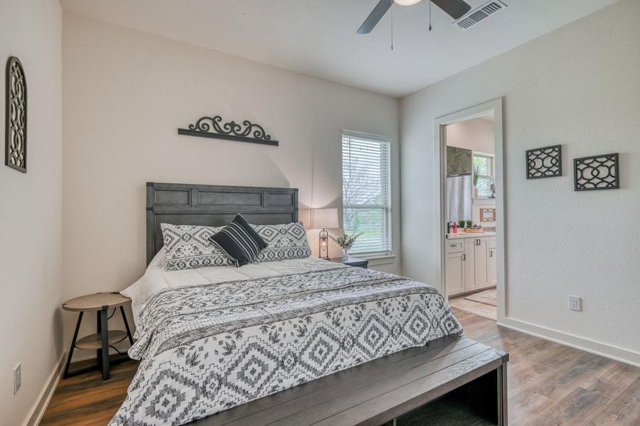 Furnished interior view inside a new home in , Horseshoe Bay (Image 6).