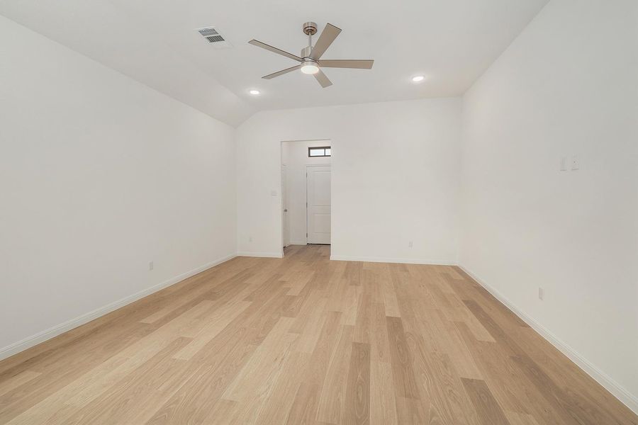 Spacious, unfurnished interior of a new home in Trinity Ranch, Elgin (Image 12). Spacious, unfurnished interior of a new home in Trinity Ranch, Elgin (Image 12).