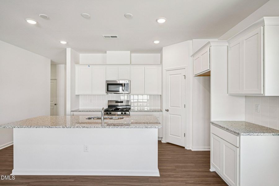 12-web-or-mls-W Crescent Mills Blvd-S311