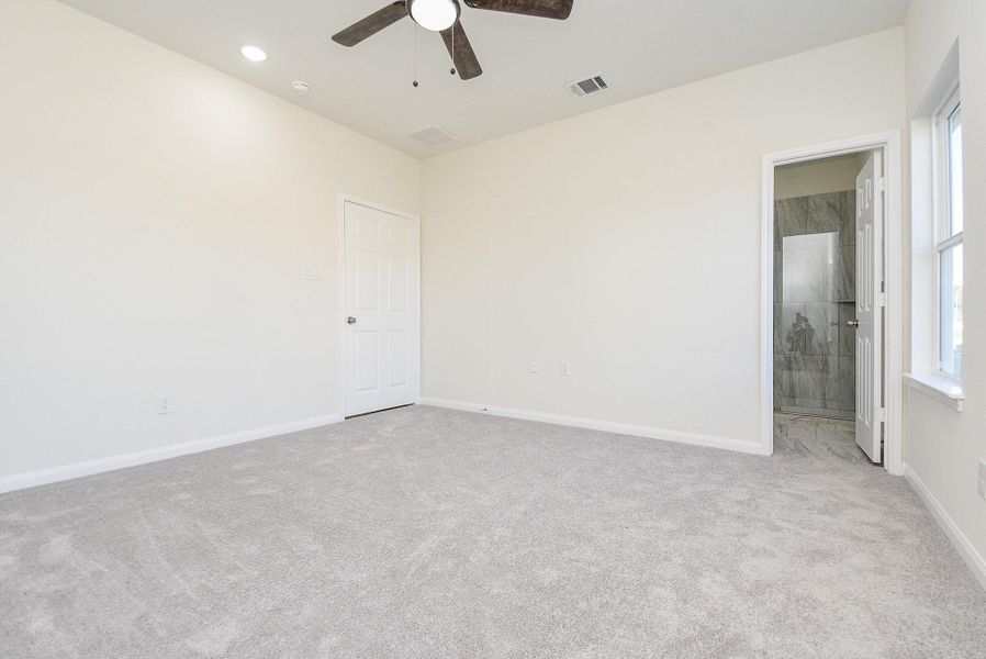 Spacious, unfurnished interior of a new home in , Houston (Image 28).