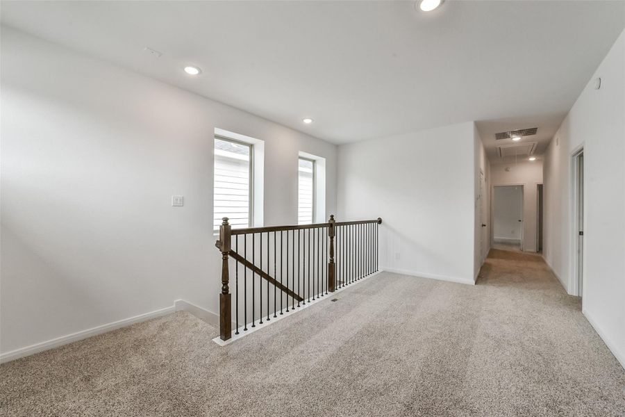 Spacious, unfurnished interior of a new home in Anderson Lake, Houston (Image 26).