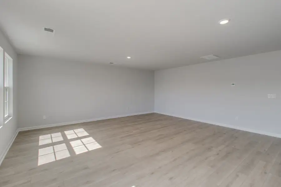 Spacious, unfurnished interior of a new home in Bluefield, Lexington (Image 18).