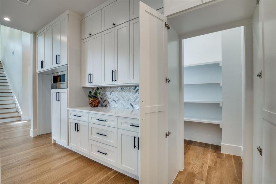 Furnished interior view inside a new home in , Richardson (Image 6).