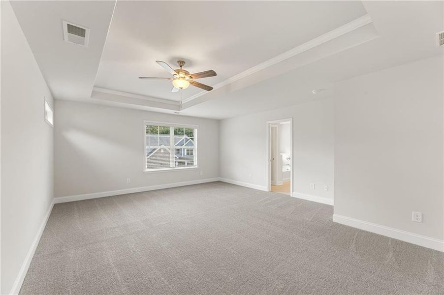 Spacious, unfurnished interior of a new home in Hellen Valley, Braselton (Image 33).