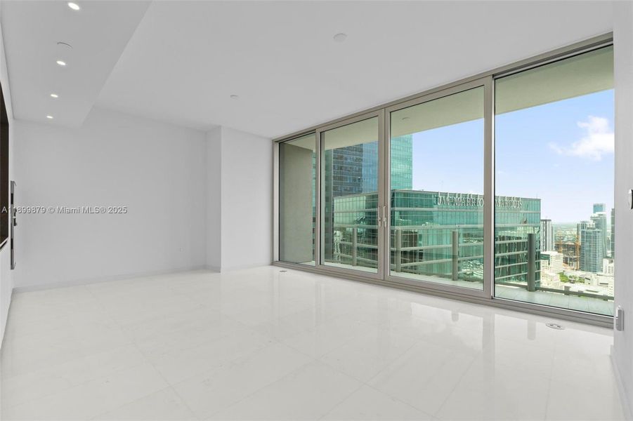 Spacious, unfurnished interior of a new home in Aston Martin Residences, Miami (Image 14).