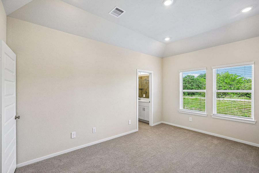 Spacious, unfurnished interior of a new home in Kemah Crossing - City Series, Kemah (Image 34).