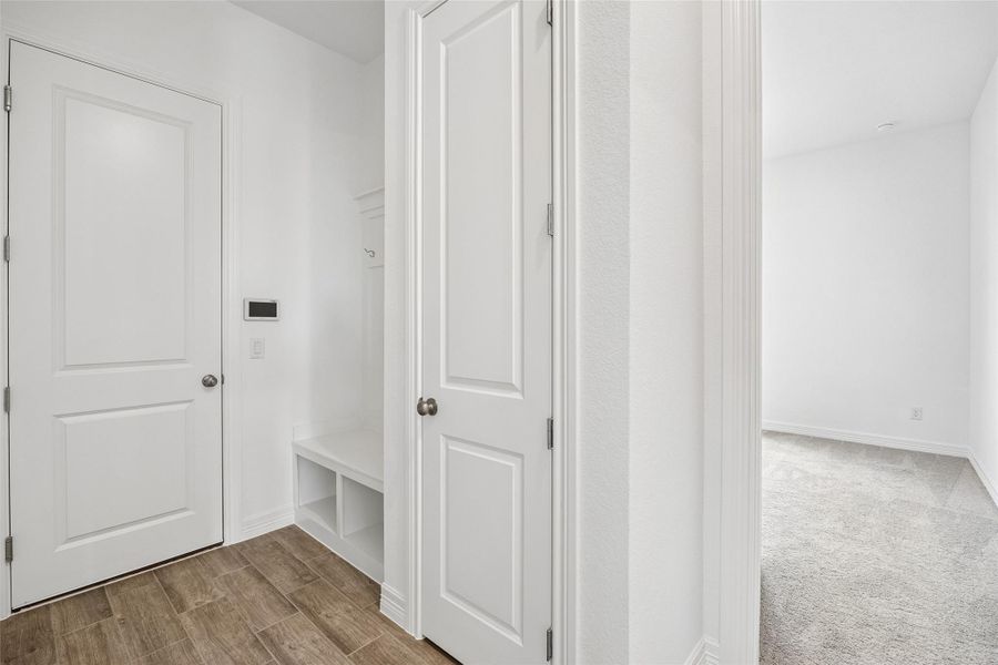 Spacious, unfurnished interior of a new home in Lago Mar, Texas City (Image 26).