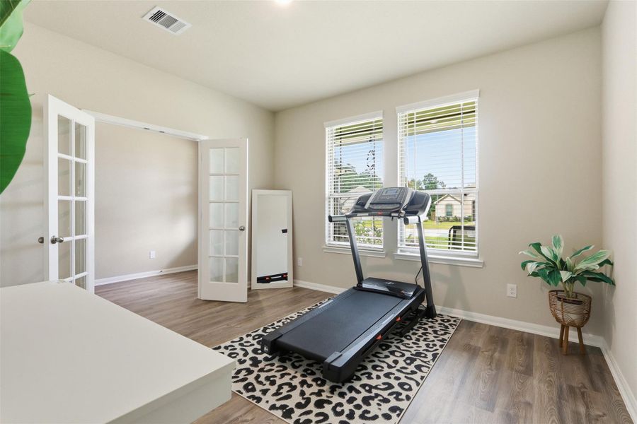 Furnished interior view inside a new home in Deer Trail Estates, Conroe (Image 15).