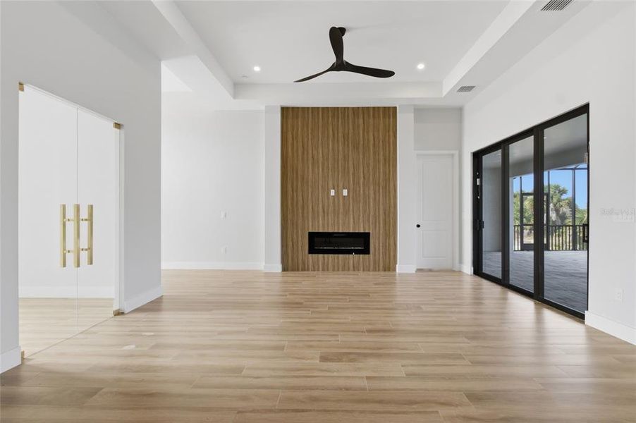 Spacious, unfurnished interior of a new home in , Port Charlotte (Image 48).