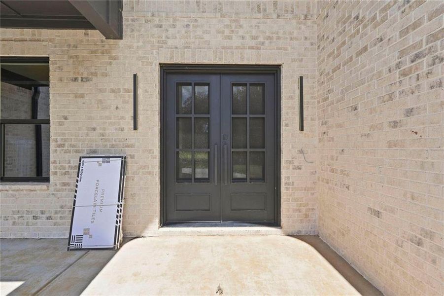 Exterior details and patio area of a home in , Loganville (Image 3).