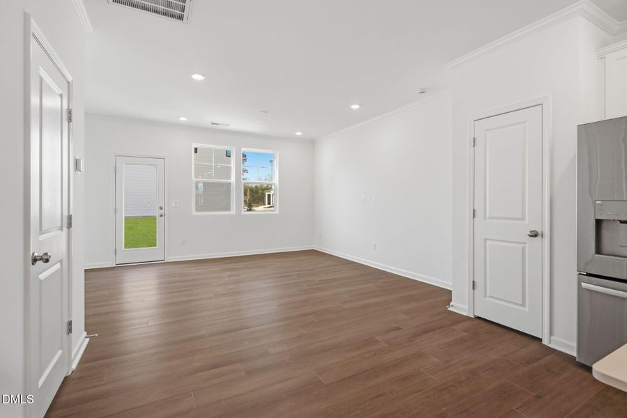 SUN_ElmGrove_Pic_Jackson_QMI_24_Great_1o