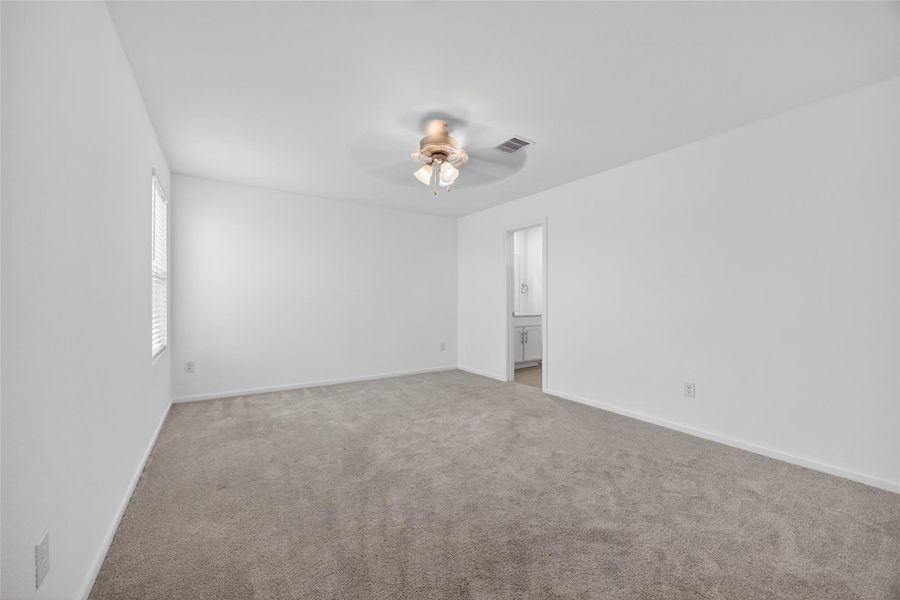 Spacious, unfurnished interior of a new home in Anniston, Katy (Image 35).