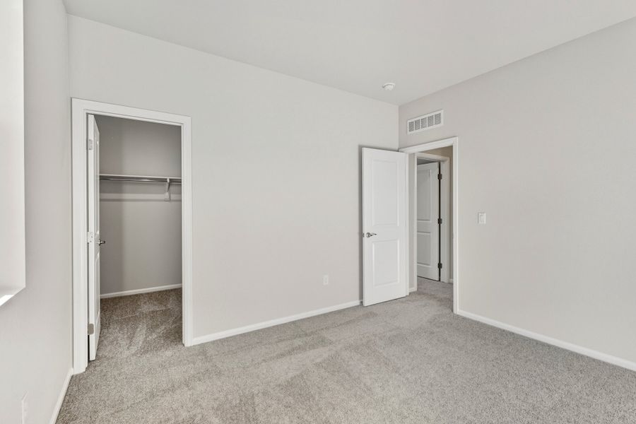 Spacious, unfurnished interior of a new home in Talon Pointe, Thornton (Image 19).