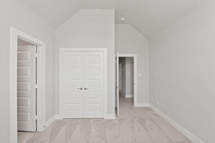 Spacious, unfurnished interior of a new home in Briarwood Crossing, Rosenberg (Image 32).