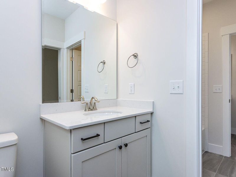 033-1280x960-bathroom