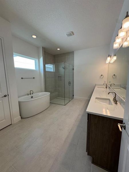 Furnished interior view inside a new home in Ridgehaven, Ormond Beach (Image 8).