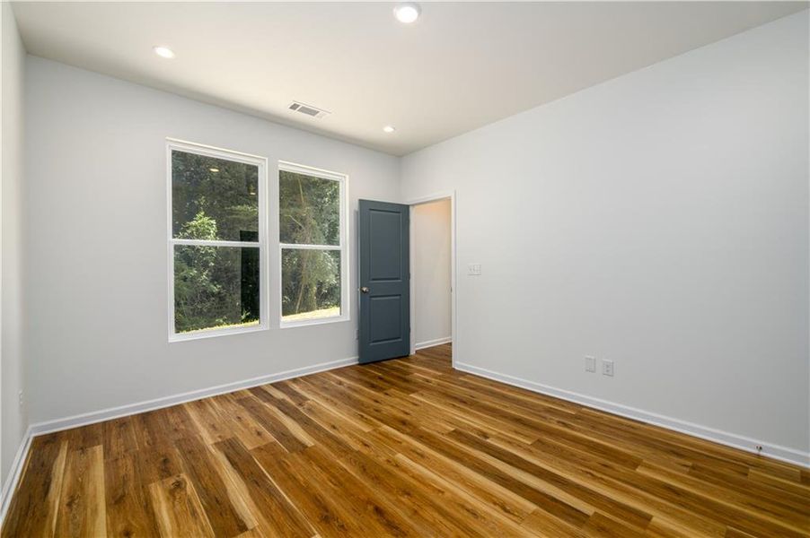 Spacious, unfurnished interior of a new home in , Atlanta (Image 14).