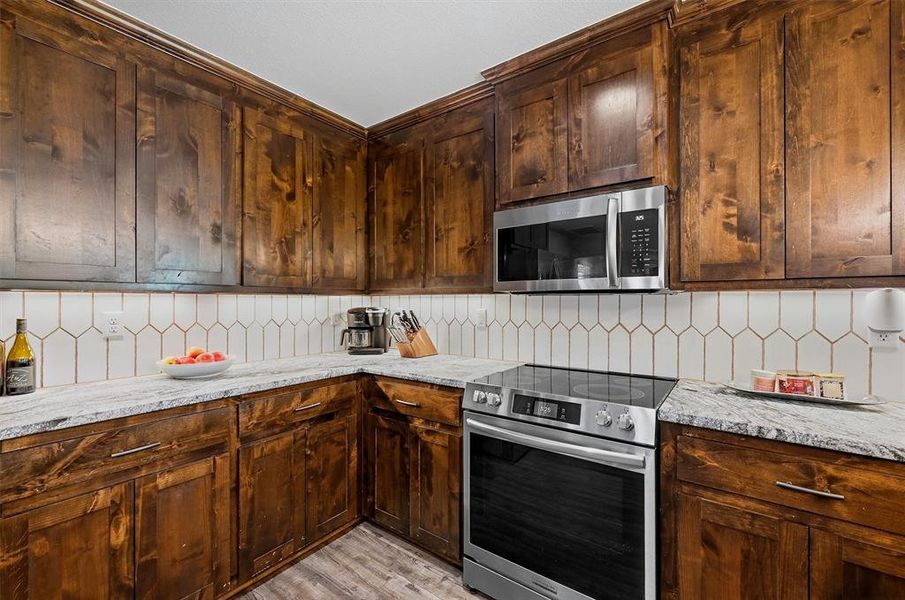 Furnished interior view inside a new home in , Sherman (Image 16).