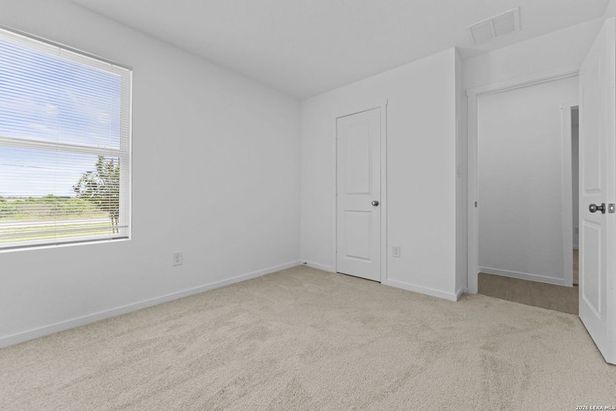 Spacious, unfurnished interior of a new home in Spring Grove, San Antonio (Image 17).