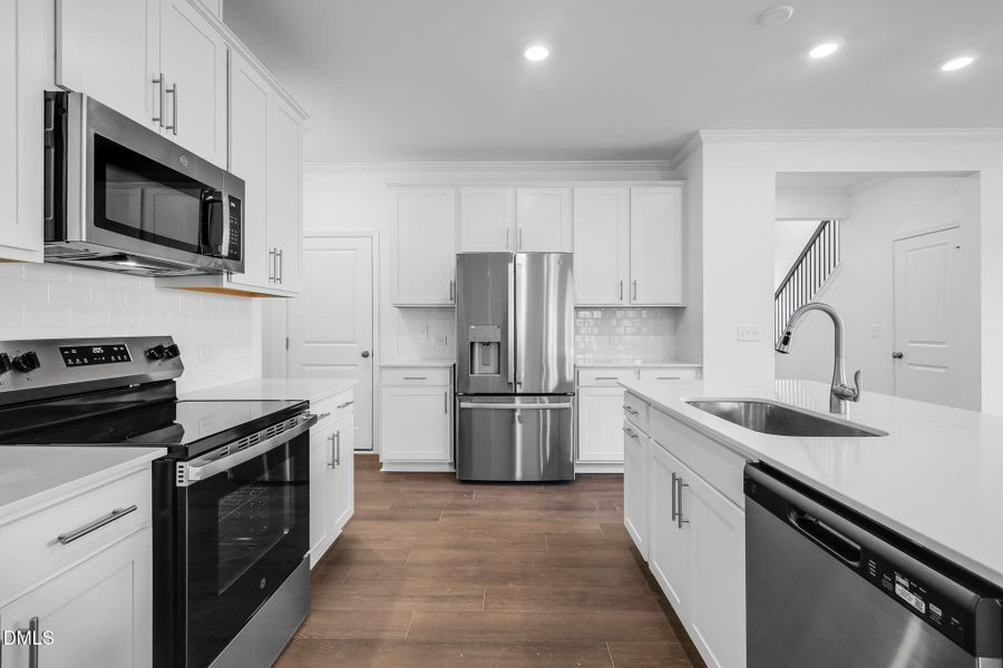 SUN_CaitlinCrossing_Pic_Davidson-22