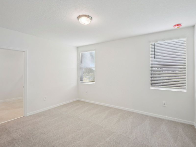 Spacious, unfurnished interior of a new home in The Reserve at Twin Lakes, St. Cloud (Image 10).