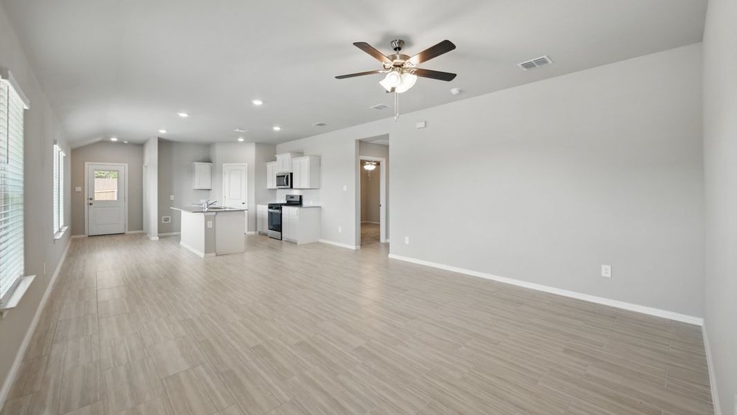 Spacious, unfurnished interior of a new home in Monarch at the Meadows, Ponder (Image 19).