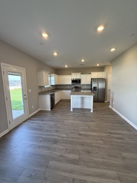 Spacious, unfurnished interior of a new home in Bradley Bend, Ashland City (Image 7).