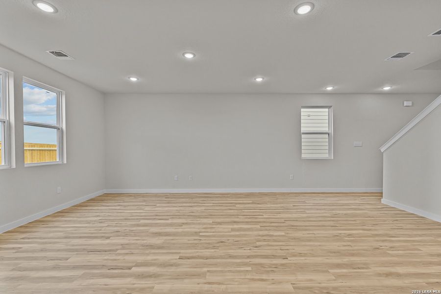 Spacious, unfurnished interior of a new home in Summerlin, San Antonio (Image 11).