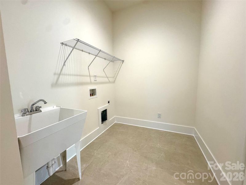 Spacious, unfurnished interior of a new home in Cumberland, Concord (Image 30).