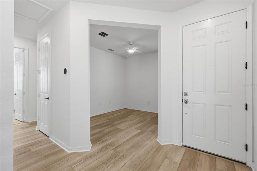 Spacious, unfurnished interior of a new home in Heron Bay, Palmetto (Image 31). Spacious, unfurnished interior of a new home in Heron Bay, Palmetto (Image 31).