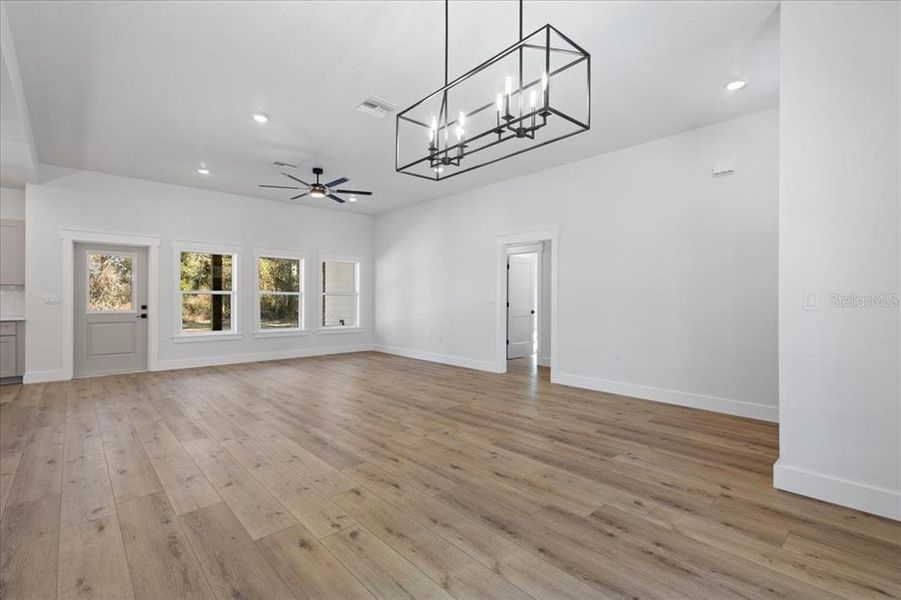 Spacious, unfurnished interior of a new home in , Fanning Springs (Image 20).