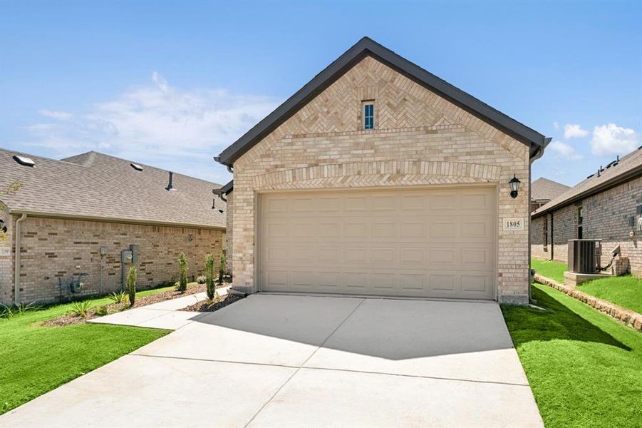 Front exterior of a new home in ValleyBrooke, Mesquite, TX, highlighting curb appeal (Image 21). Front exterior of a new home in ValleyBrooke, Mesquite, TX, highlighting curb appeal (Image 21).