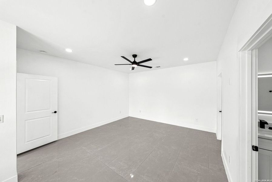 Spacious, unfurnished interior of a new home in , Kyle (Image 58).