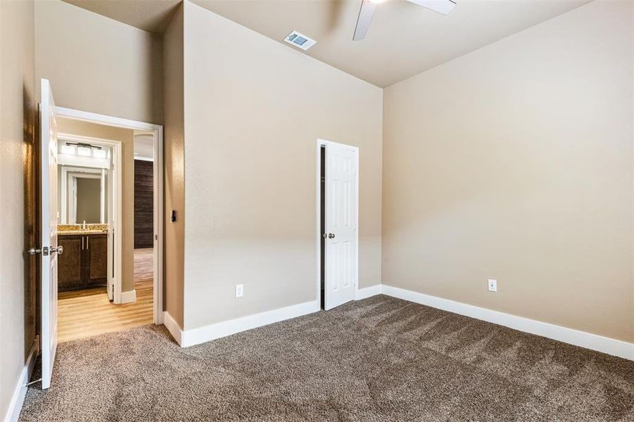 Spacious, unfurnished interior of a new home in , Bonham (Image 25).