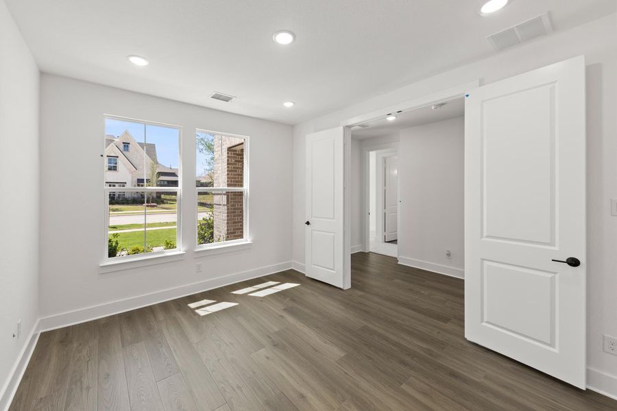 Spacious, unfurnished interior of a new home in Somerset Park, Rockwall (Image 18).