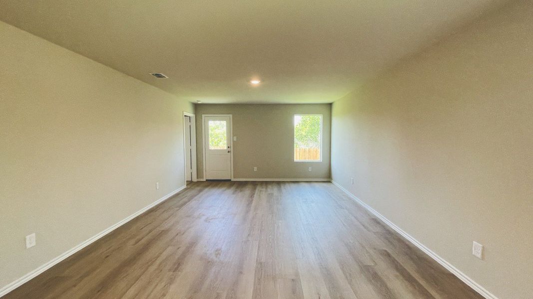 Spacious, unfurnished interior of a new home in Sunnycreek, Crowley (Image 8).
