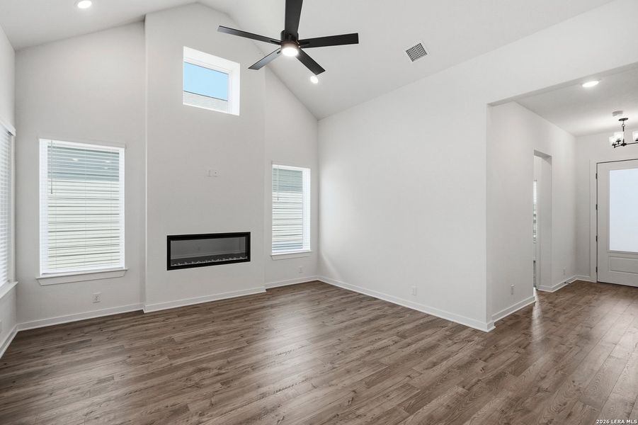 Spacious, unfurnished interior of a new home in The Crossvine, Schertz (Image 20).