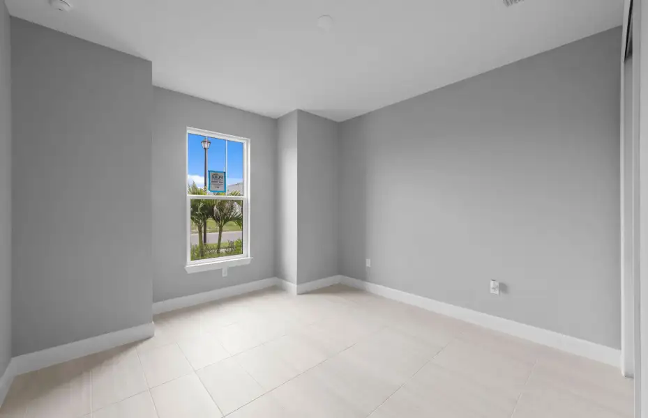 Spacious, unfurnished interior of a new home in Shores at Stillwater, Englewood (Image 17).