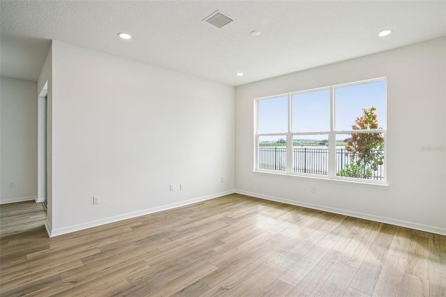 Spacious, unfurnished interior of a new home in Isla Mirada, San Antonio (Image 28).