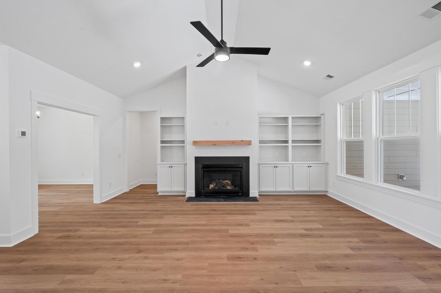 Spacious, unfurnished interior of a new home in , Cross (Image 9).
