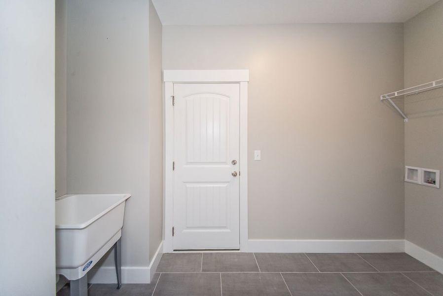Representative unfurnished interior of a home built from the Beaumont Elite by Enchanted Homes in Pointe Summit, Slater-Marietta (Image 49).