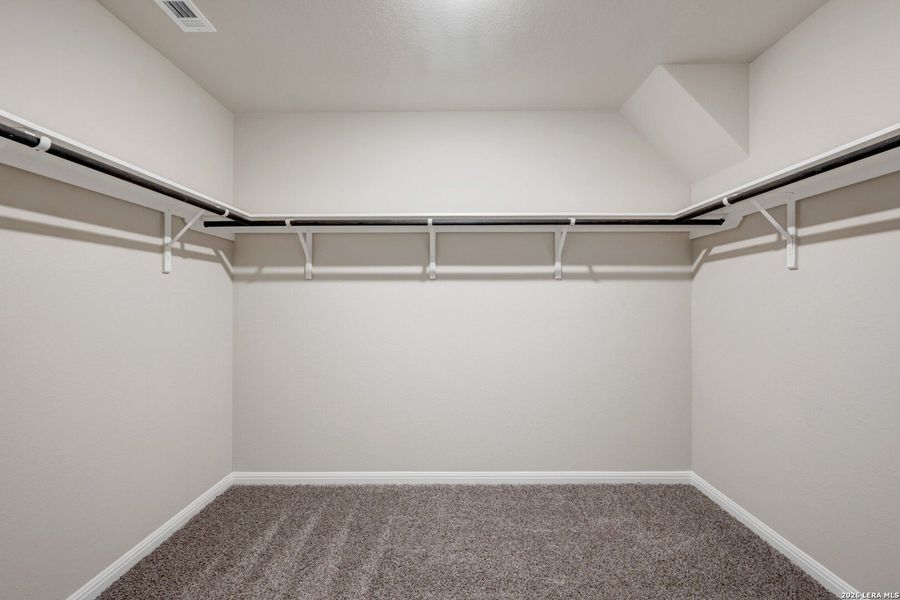 Spacious, unfurnished interior of a new home in Mesquite Ridge, San Antonio (Image 40).
