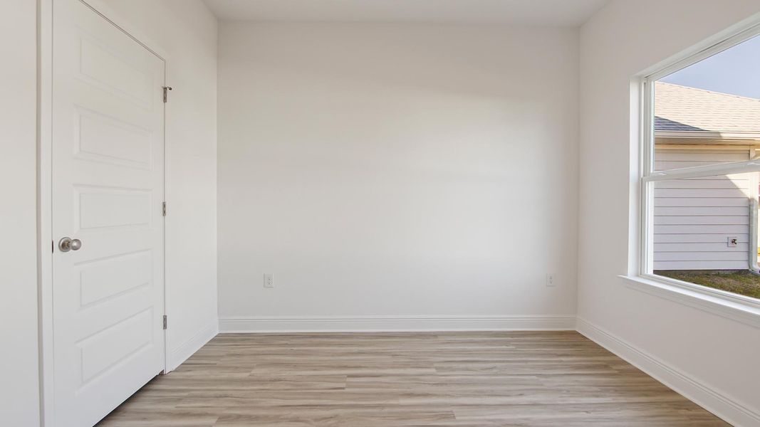 Spacious, unfurnished interior of a new home in Bayside at Ward Creek, Panama City Beach (Image 24).