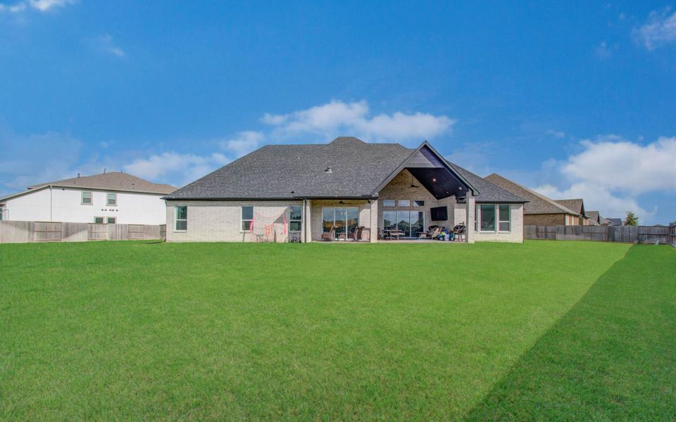 Exterior details and patio area of a home in , Manvel (Image 3).